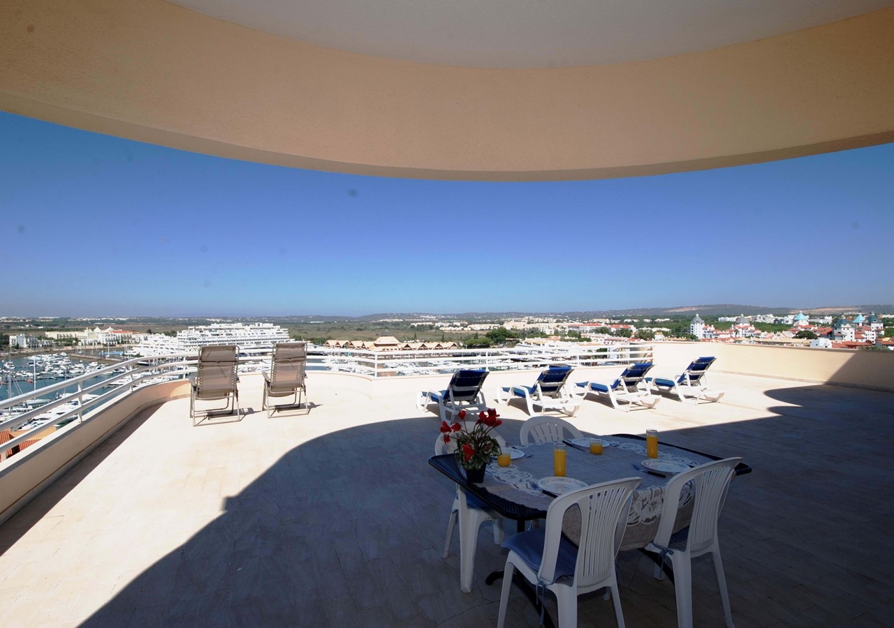 Large terrace in Vilamoura apartment