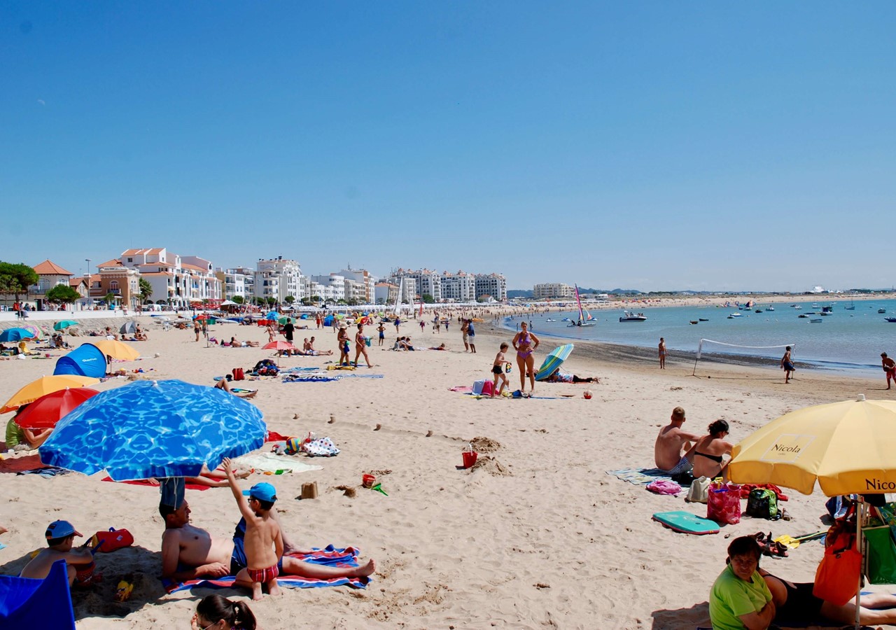 Sao Martinho Do Porto Beach