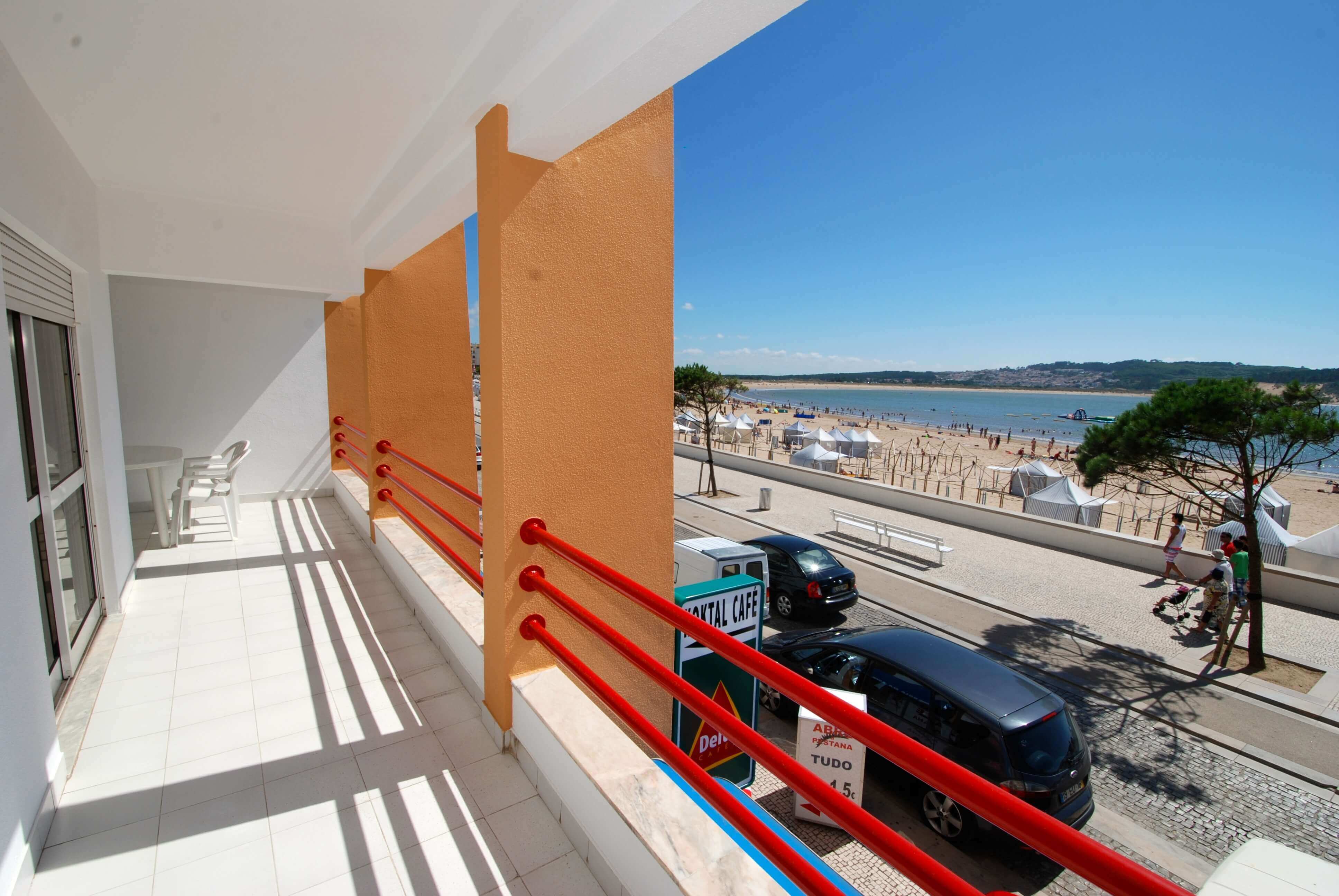 Navigator 2 - Apartamento de 3 quartos na primeira linha de praia com um enorme terraço e vista para o mar, acomoda 6 até pessoas
