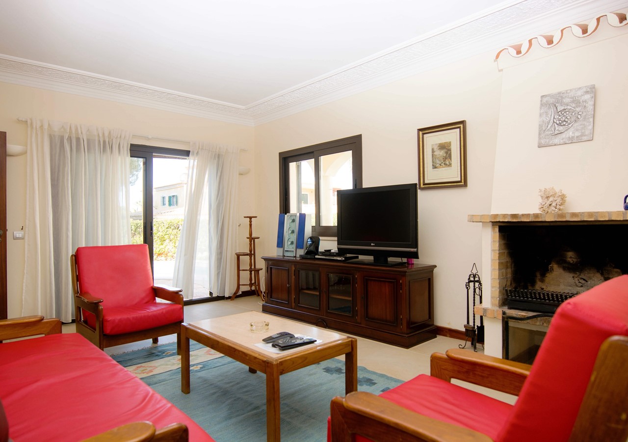 Fully equipped lounge