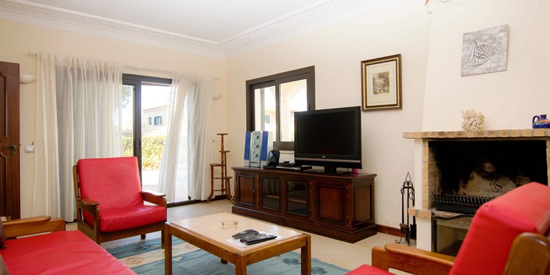 Fully equipped lounge