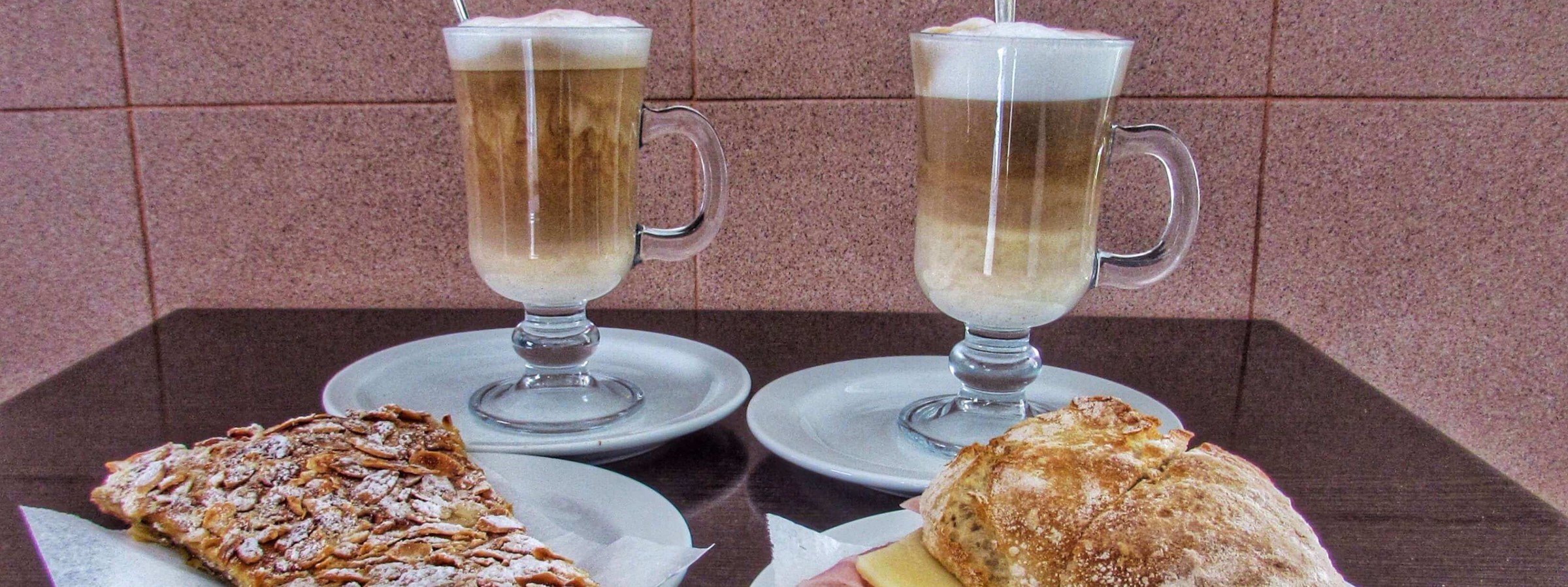 Many Cafes To Quench Your Thirst In Sao Martinho Do Porto