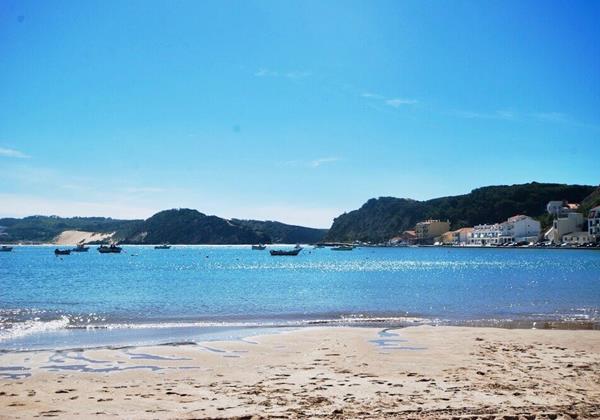 Sao Martinho do Porto bay