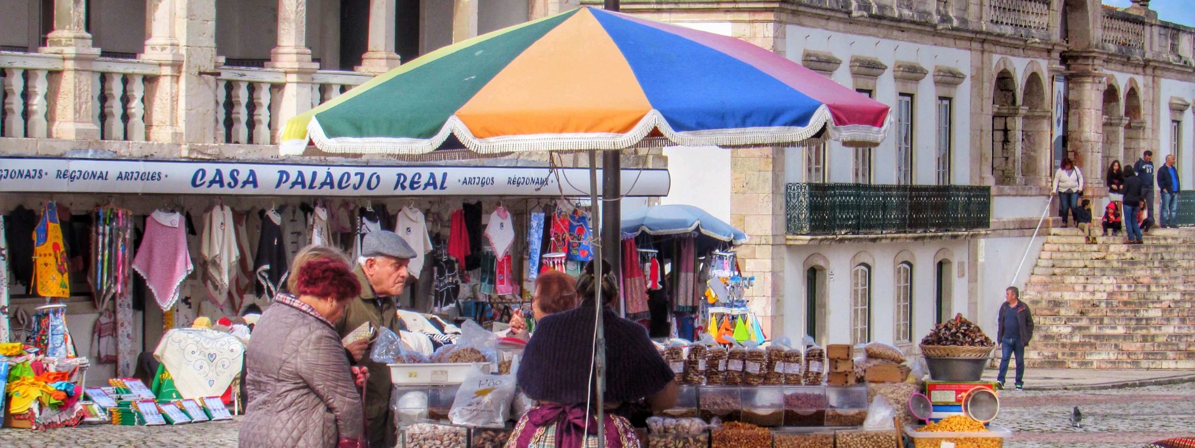Shopping In The Main Square O Sitio