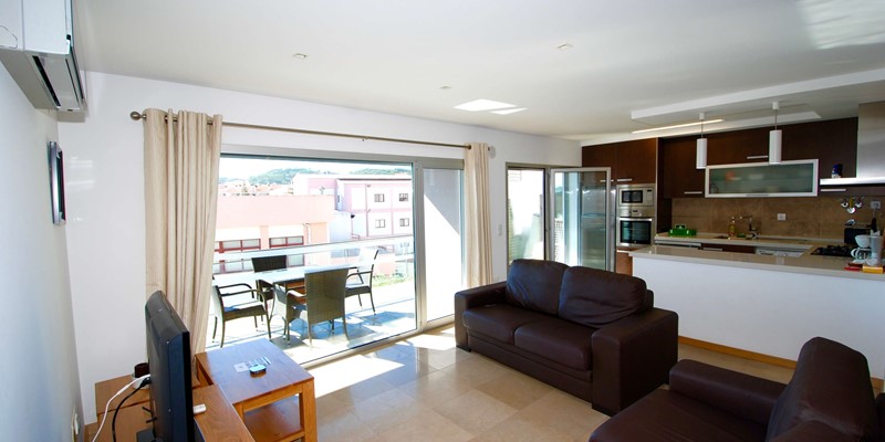 Well equipped lounge