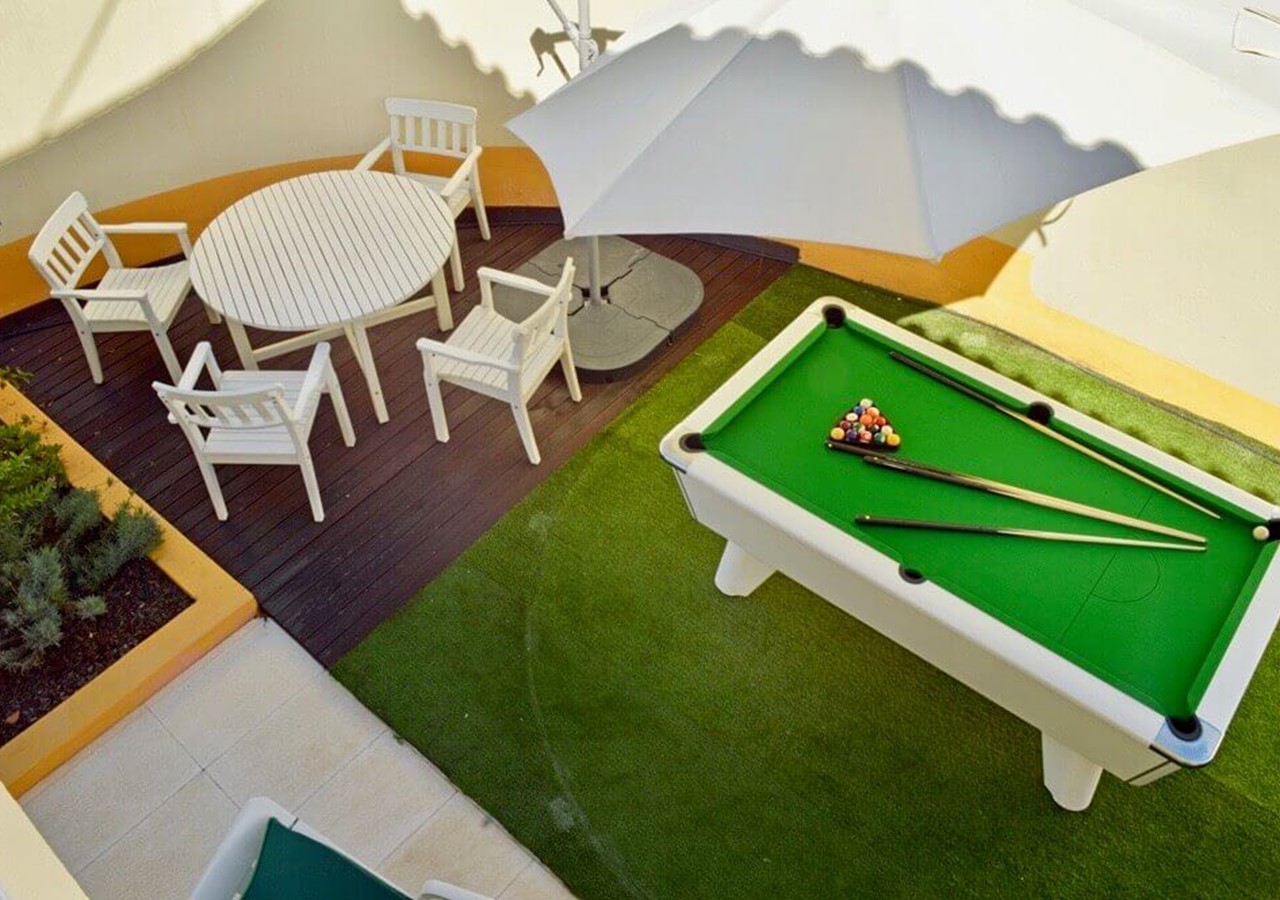Pool table