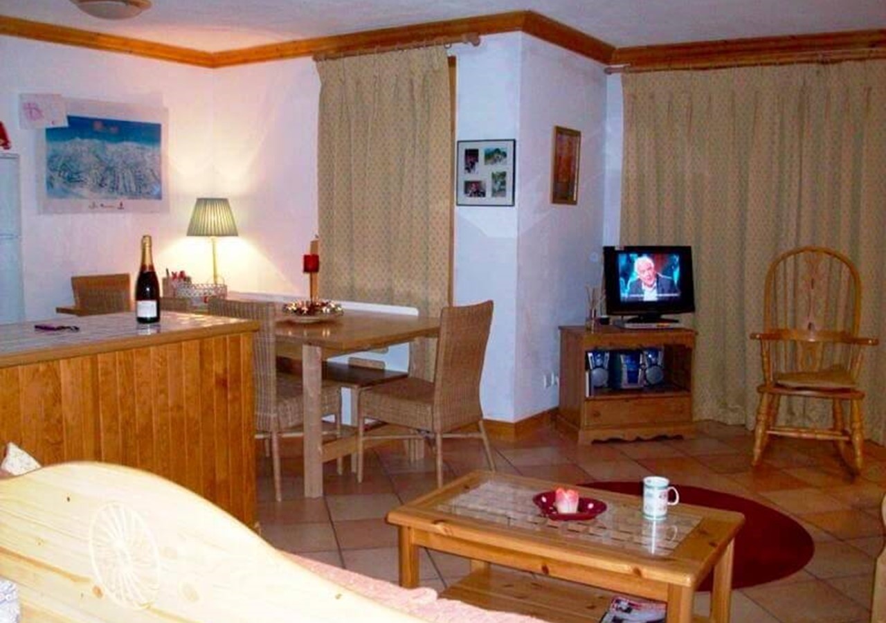 Lounge and dining area