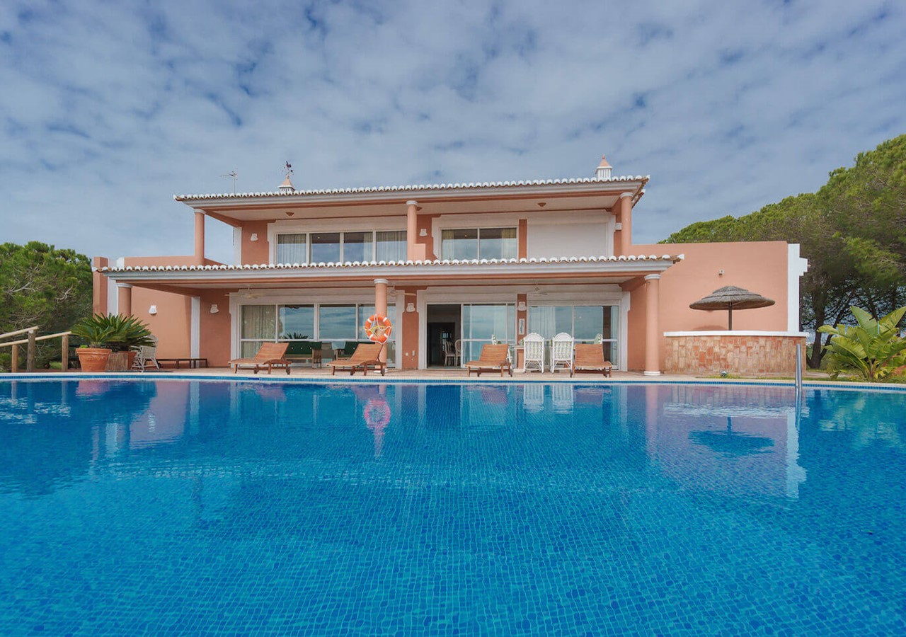 Front view of Monte Bela Vista