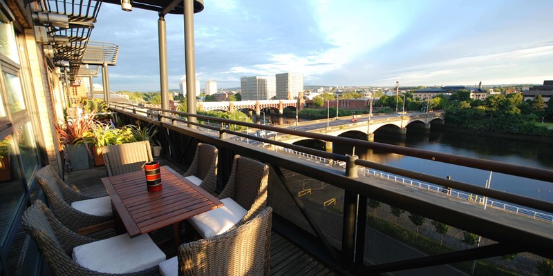 Balcony with dining area