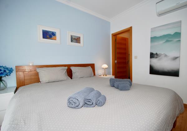 Main double bedroom with king-sized bed and en-suite