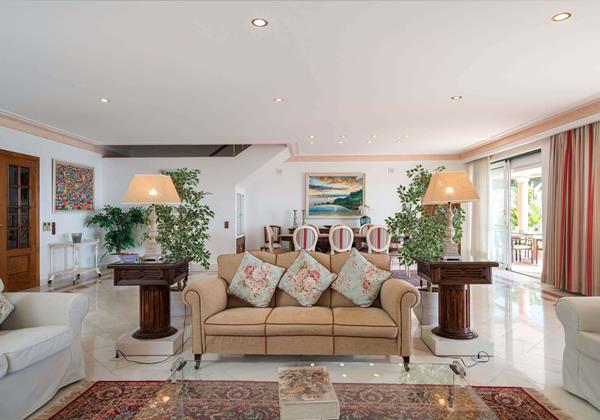 Amazing Lounge With Luxury And Wi Fi