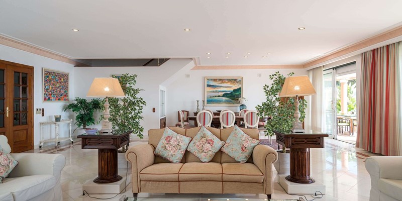 Amazing Lounge With Luxury And Wi Fi