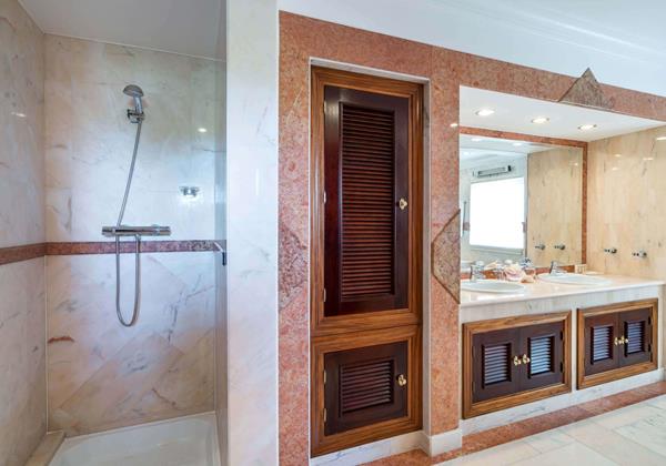 His Hers Bathroom