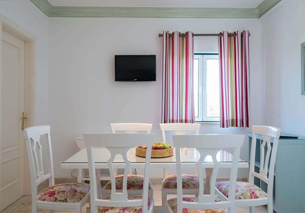 Kitchen Dining Area