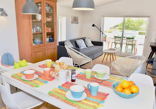Holiday Home Dining Area